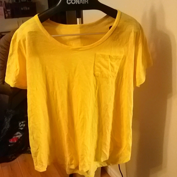 Avon Yellow Tee with Pocket 2X - Picture 1 of 3